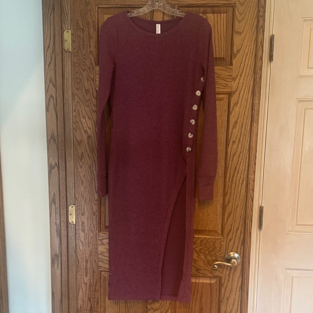 Chic Burgundy Long Sleeve Top with Button Detail
